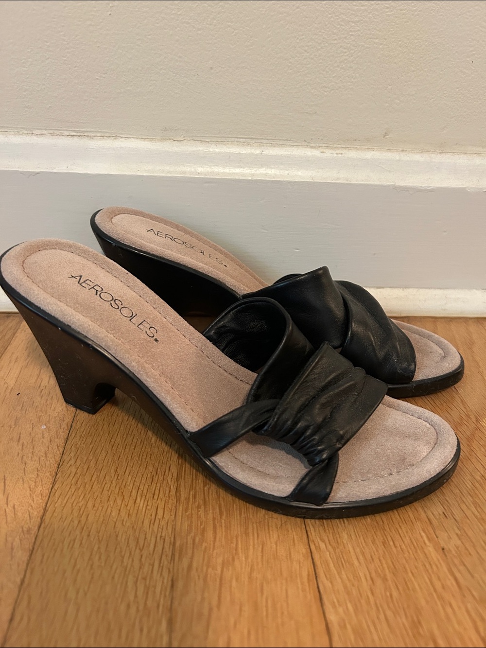 AEROSOLES Black Ruched Leather Mid-Heel Mules